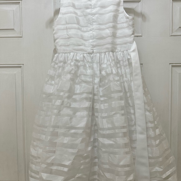 Beautiful white gown!!! - Picture 4 of 5